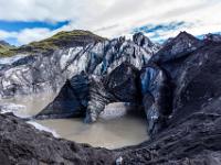 Skurrile Gletscherbrücke  im Sólheimajökull - Südisland